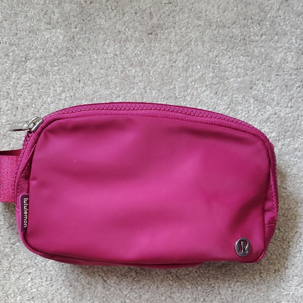 Lululemon wildeberry everyday belt bag